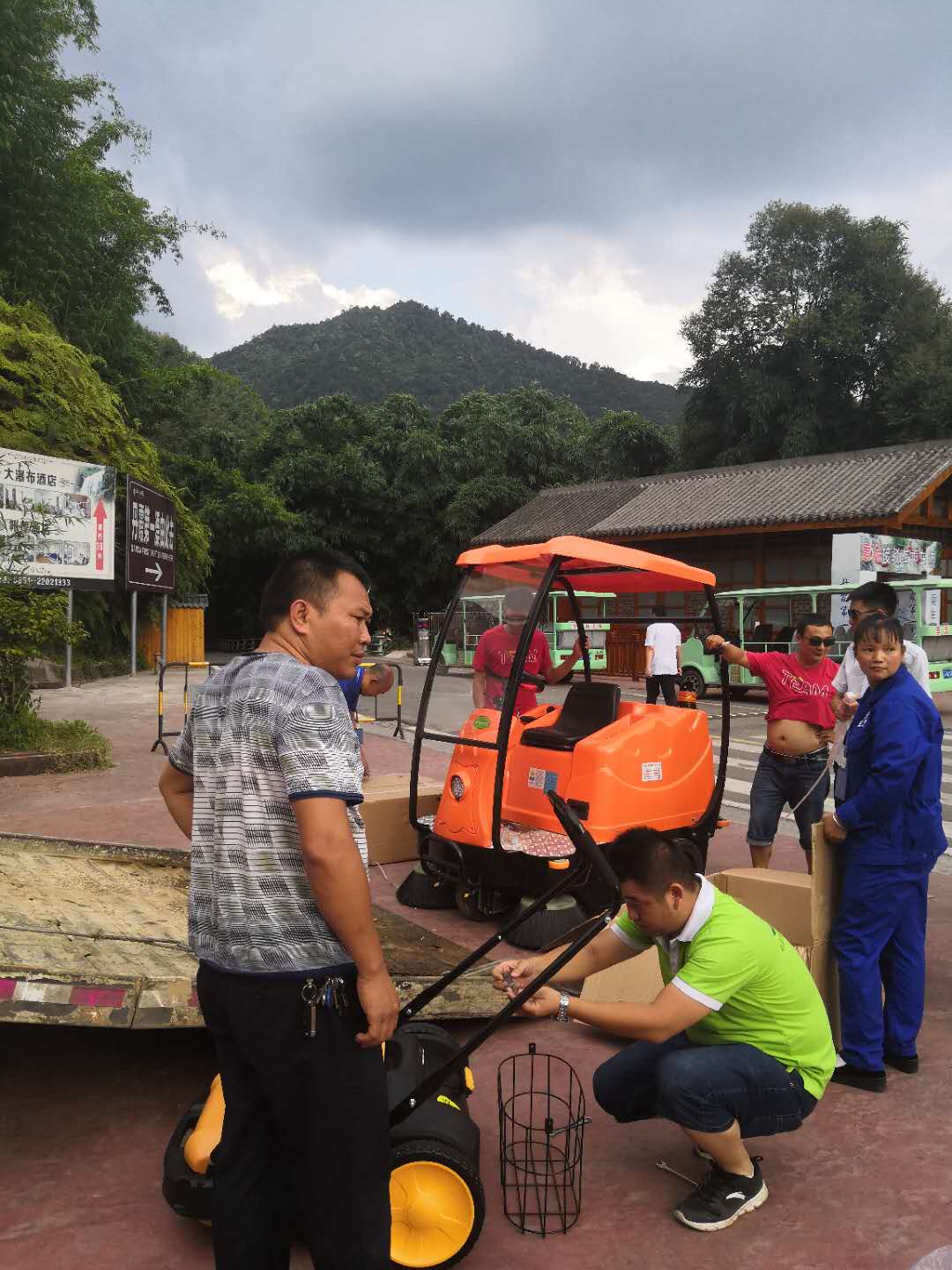 駕駛式湖（hú）南掃地機的發展